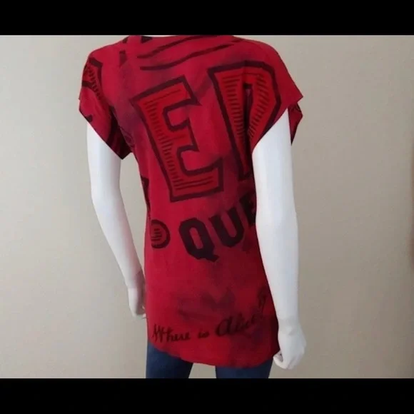 Alice in Wonderland Queen tee. - Picture 2 of 6